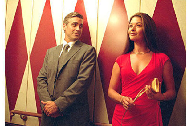 Образ роковой женщины: Кэтрин Зета-Джонс блистает в «Невыносимой жестокости»