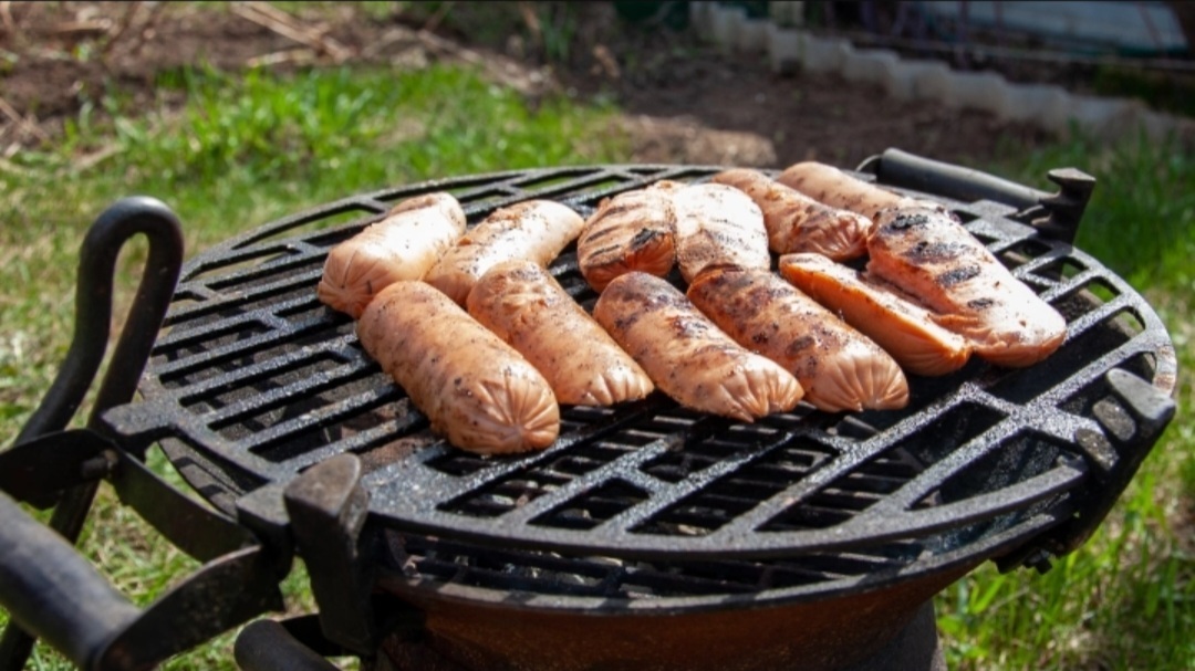 Опасные бактерии в купатах для гриля