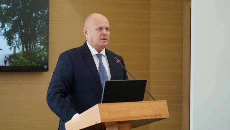 Чиновник и деньги.