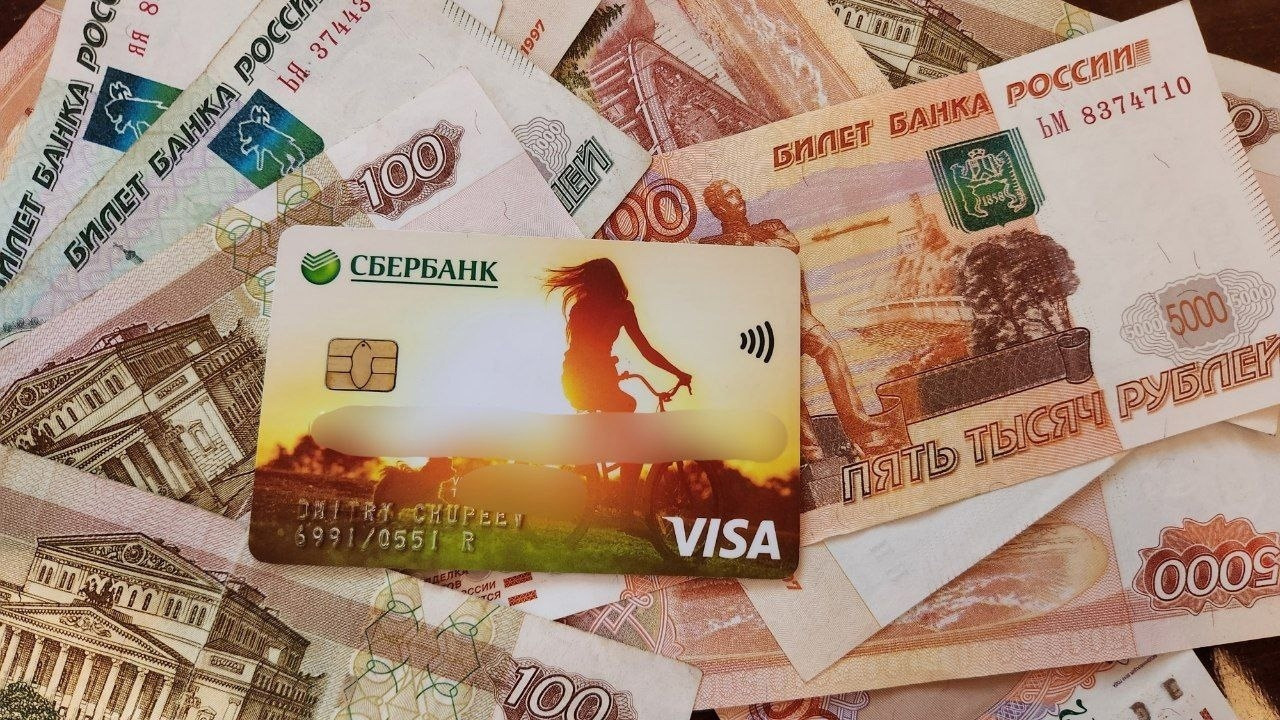 «Сбережения превратятся в бумажки»: предвестия девальвации 2025 и уроки из 1990-х