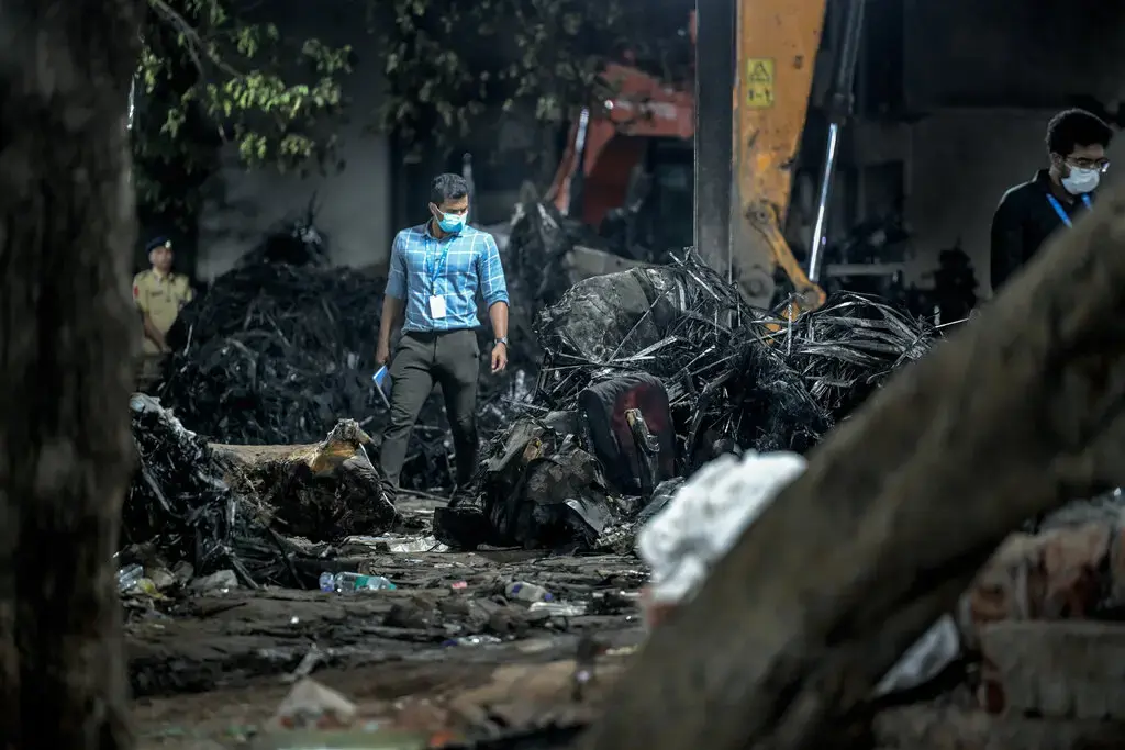 Ужасающие кадры с места крупнейшей за последние десятилетия авиакатастрофы в Индии