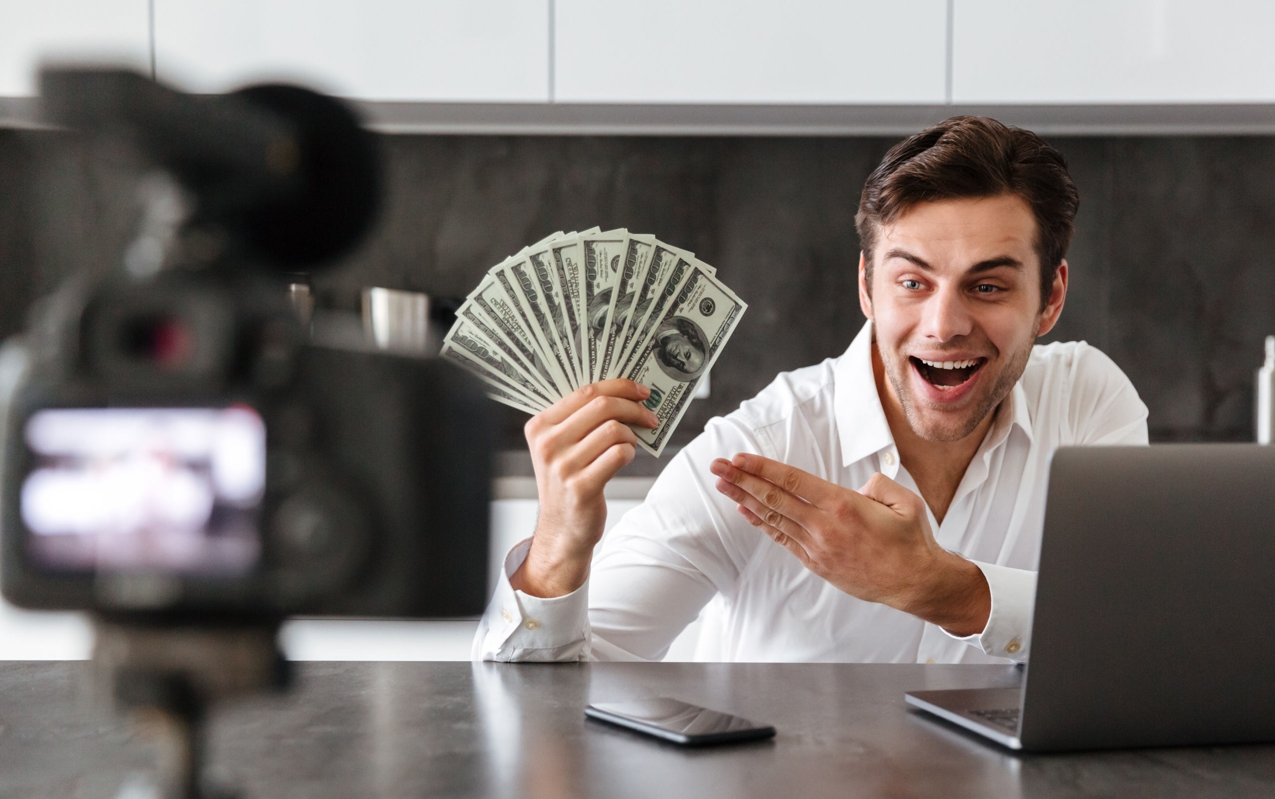 Зарабатывать в Интернете становится всё сложнее: сравниваю свои доходы за последние 5 лет