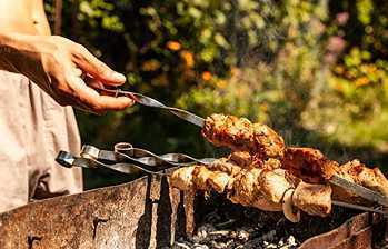 Россиян предупредили о штрафе в 60 тыс. за неправильную жарку шашлыка