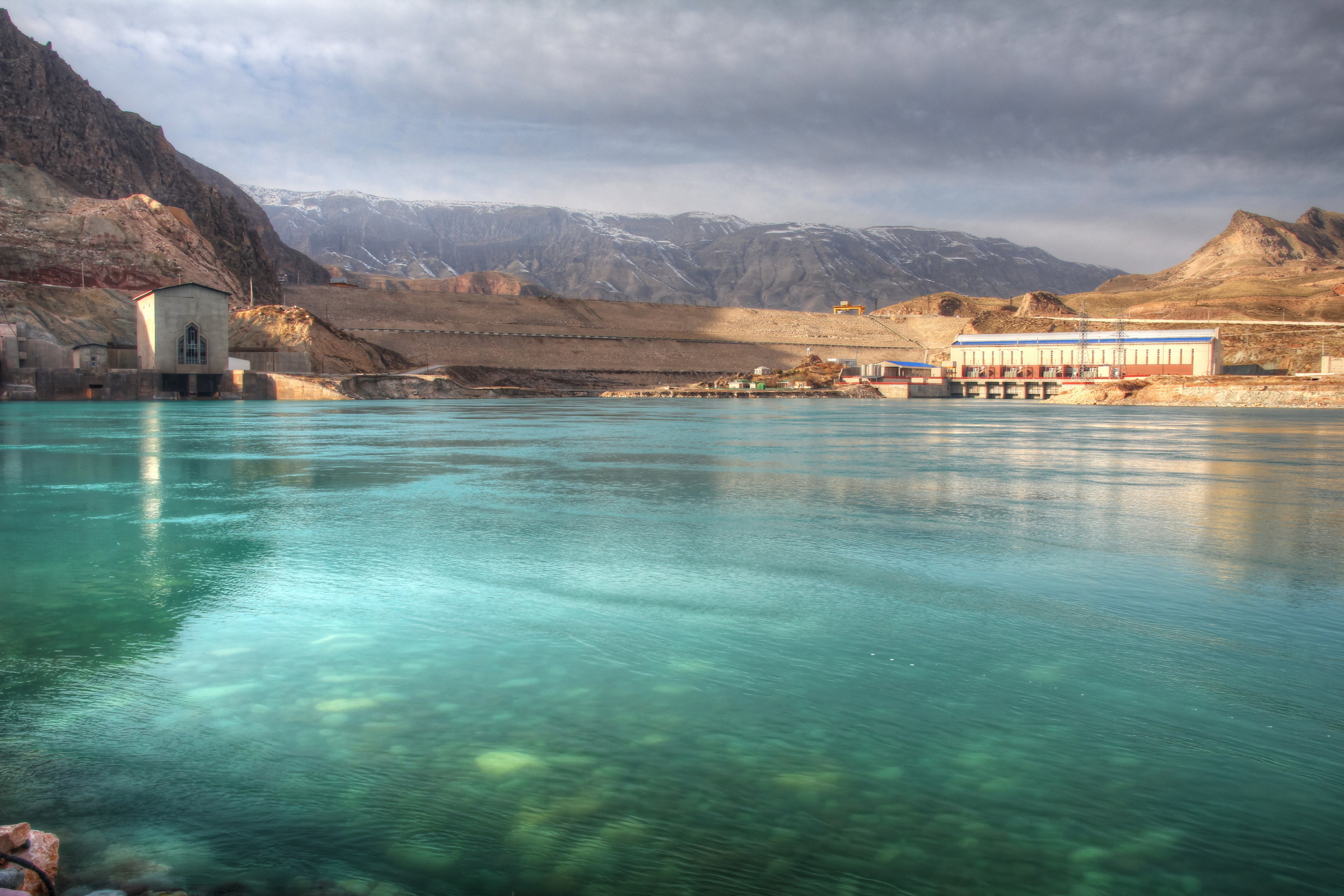 Щедрость без границ: Россия спишет Таджикистану 7 млн долга за электроэнергию, а своим гражданам поднимает тарифы