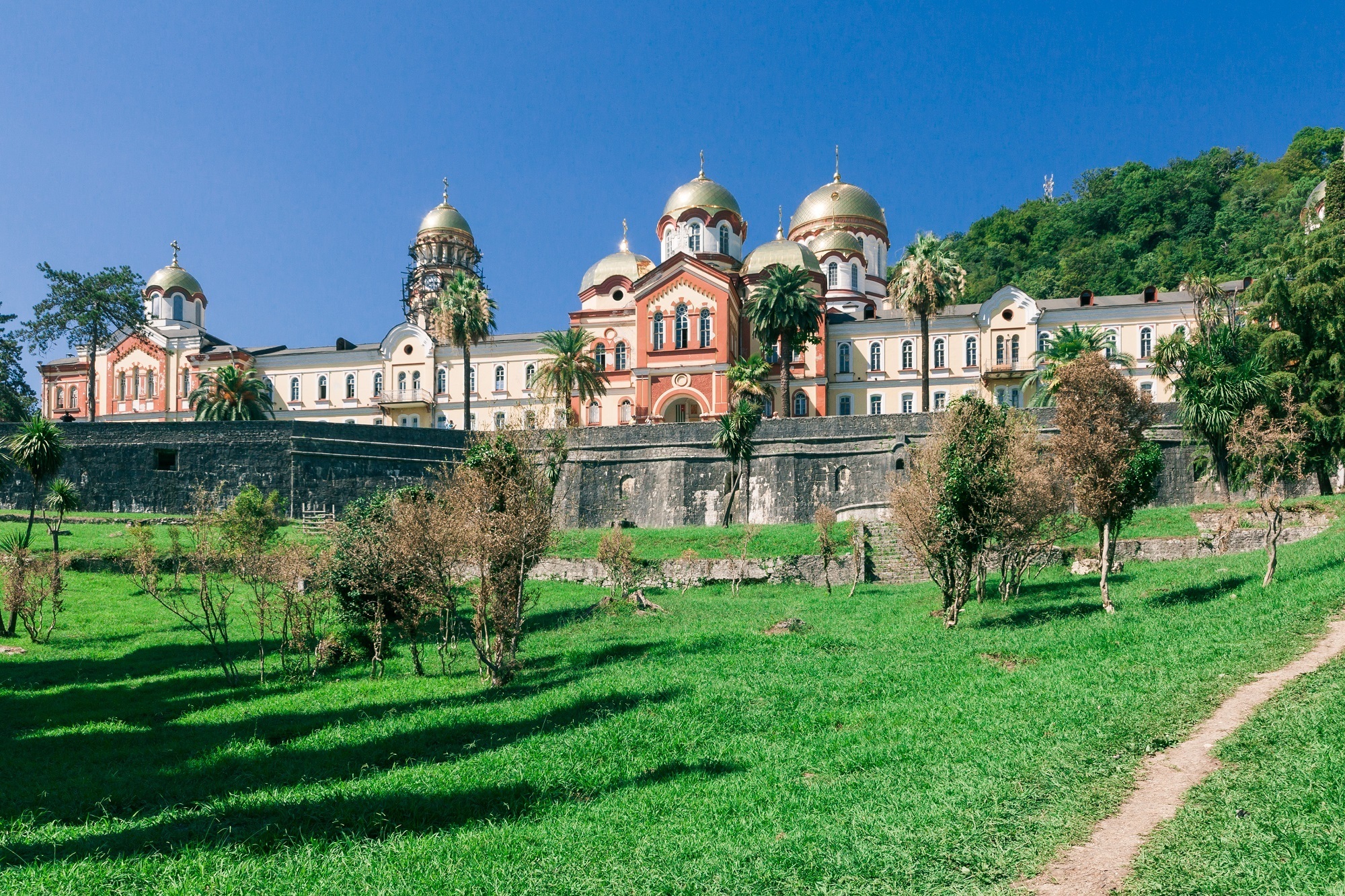 Туристам нищебродам не место в Абхазии. Так заявила чиновница в Абхазии