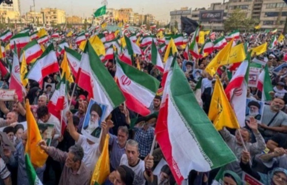 В Тагеране празднуют победу.