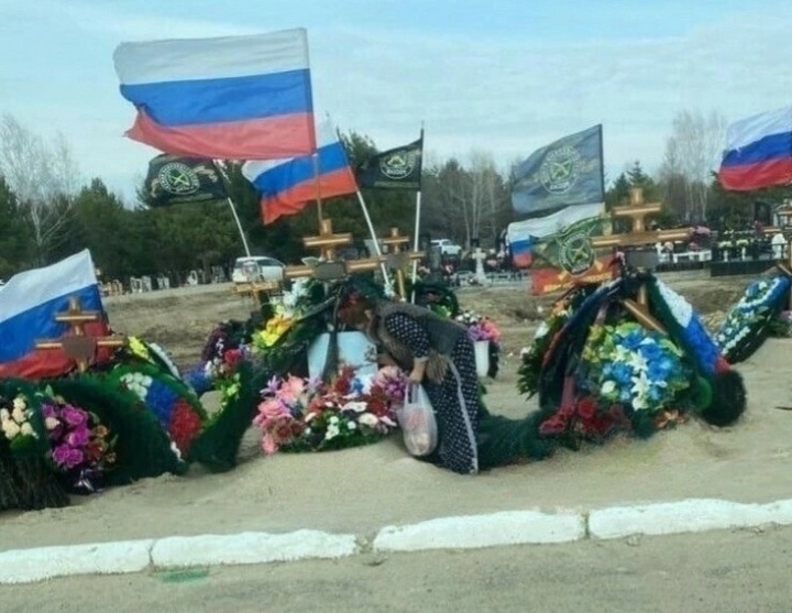 Цыгане обкрадывают братские могилы