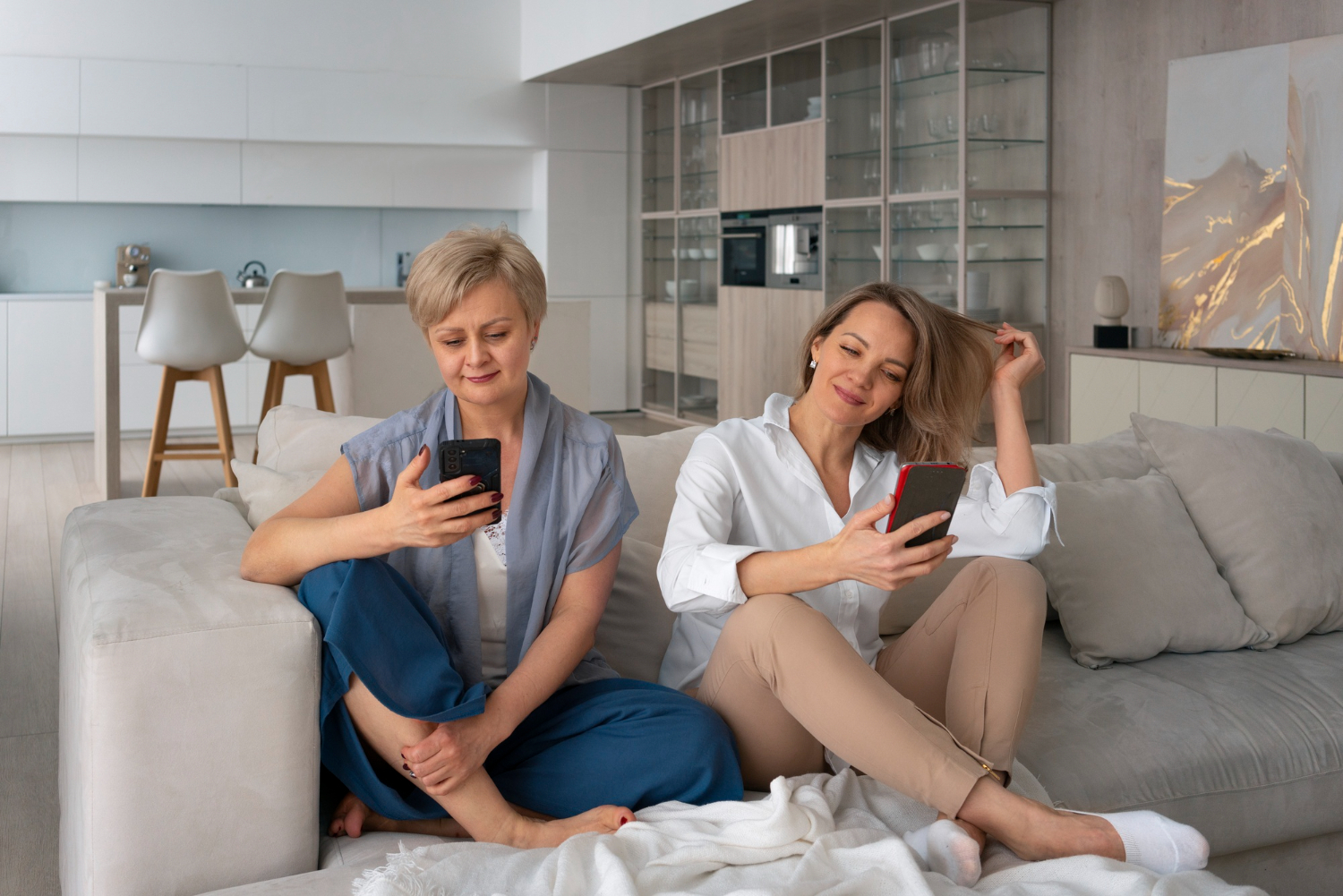 Женщина купила квартиру без жильцов — а потом туда въехали две незнакомки, и даже суд их не выселил