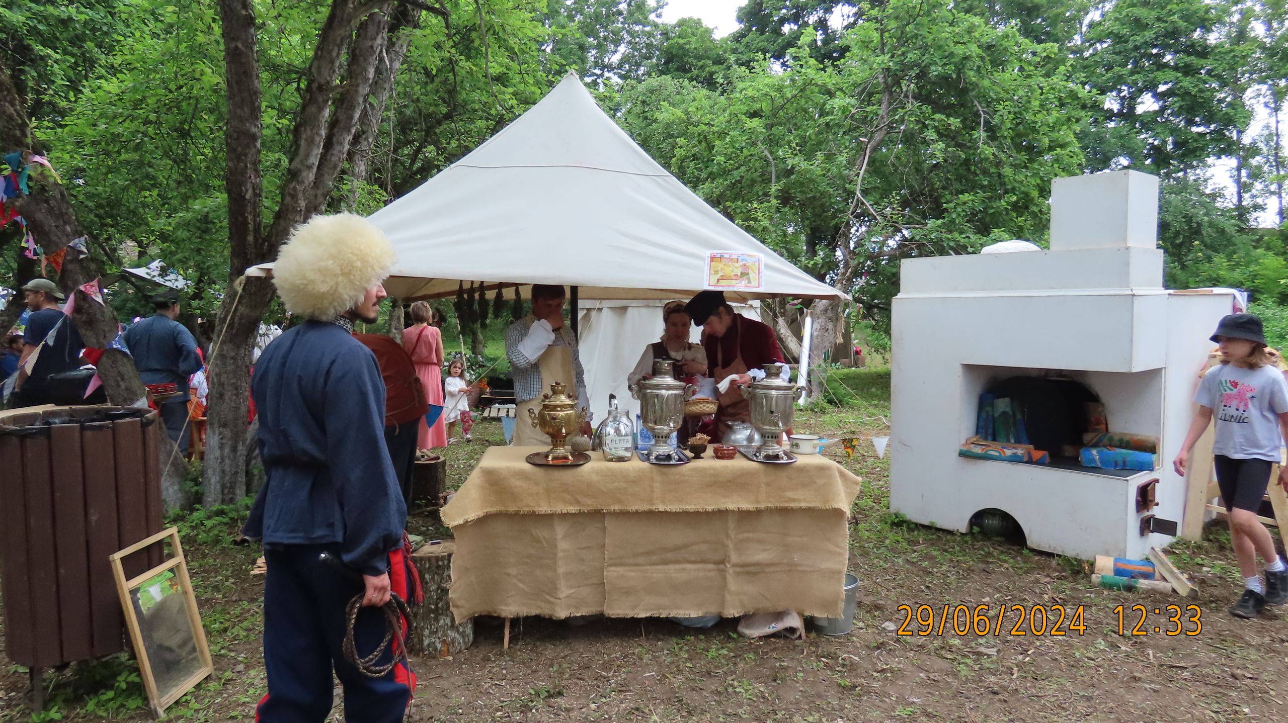 В надежде, что Богу не до смеха.