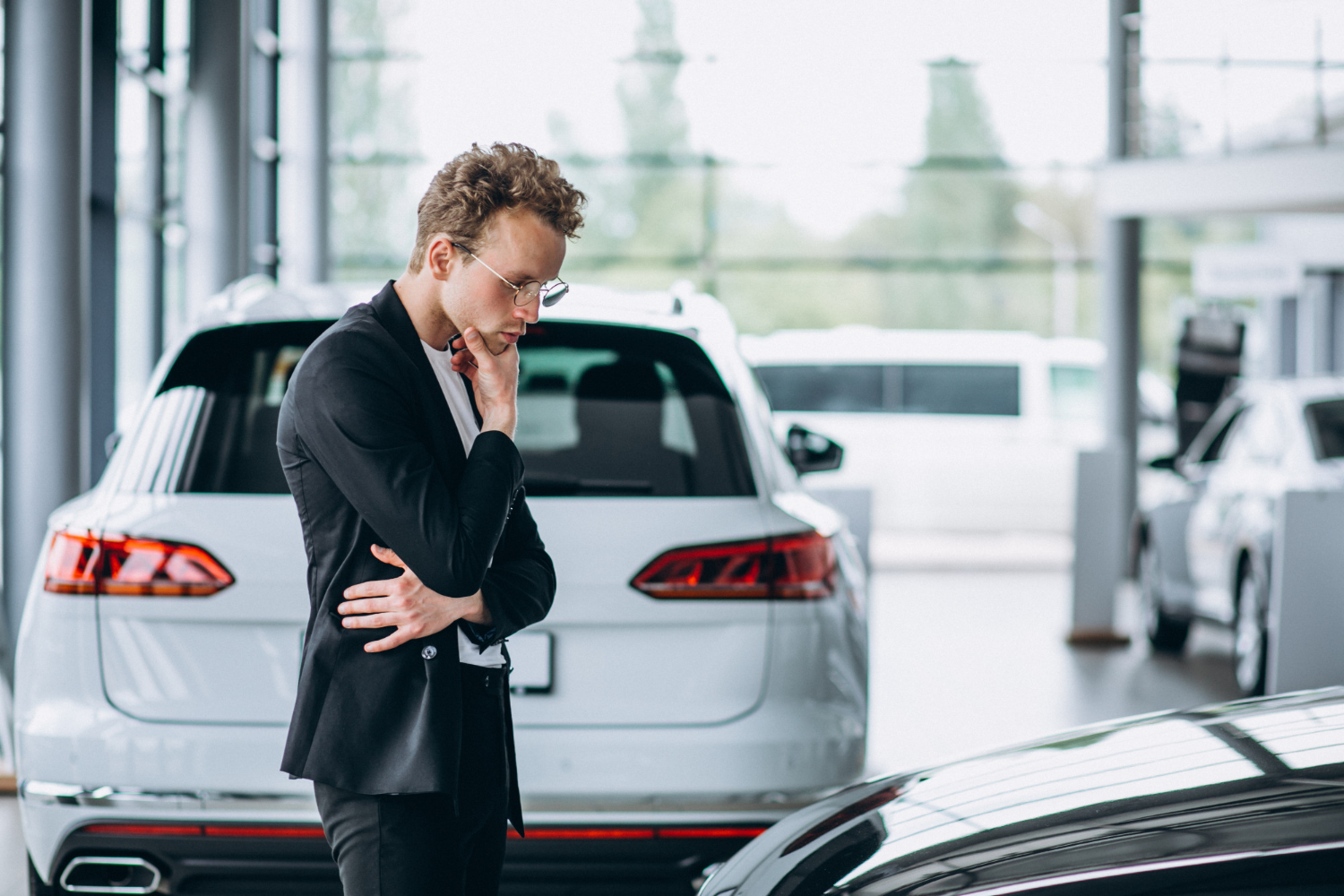Цены на новые автомобили в России упали впервые с 2013 года. Вынужденная мера или шаг отчаяния?