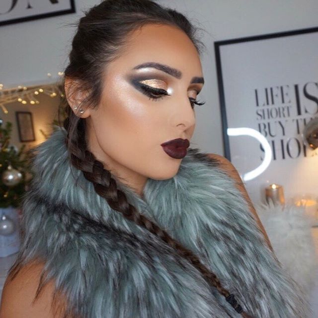 Эми-Роуз Уокер Пучок Причёски Небрежный Тёмный