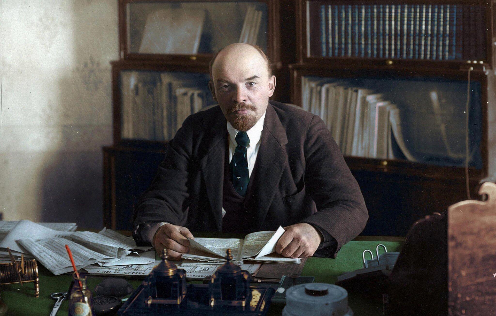 Опять дружба с западом липовая , так может пора на свою историю посмотреть правдиво ? Даже В.В. Путин это признал .