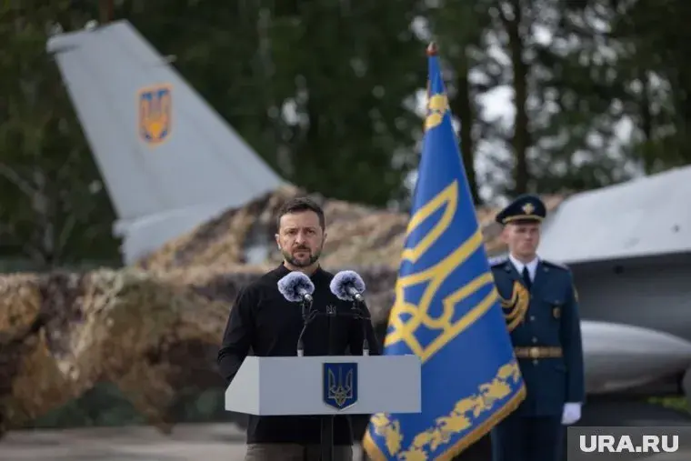 Зеленский хочет от России 7 млрд долларов