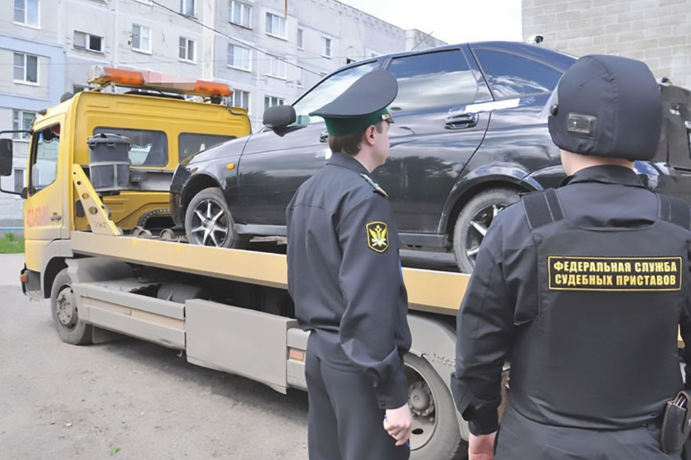 Приставы изъяли у матери-одиночки машину – ее единственный источник дохода. Что решили суды?