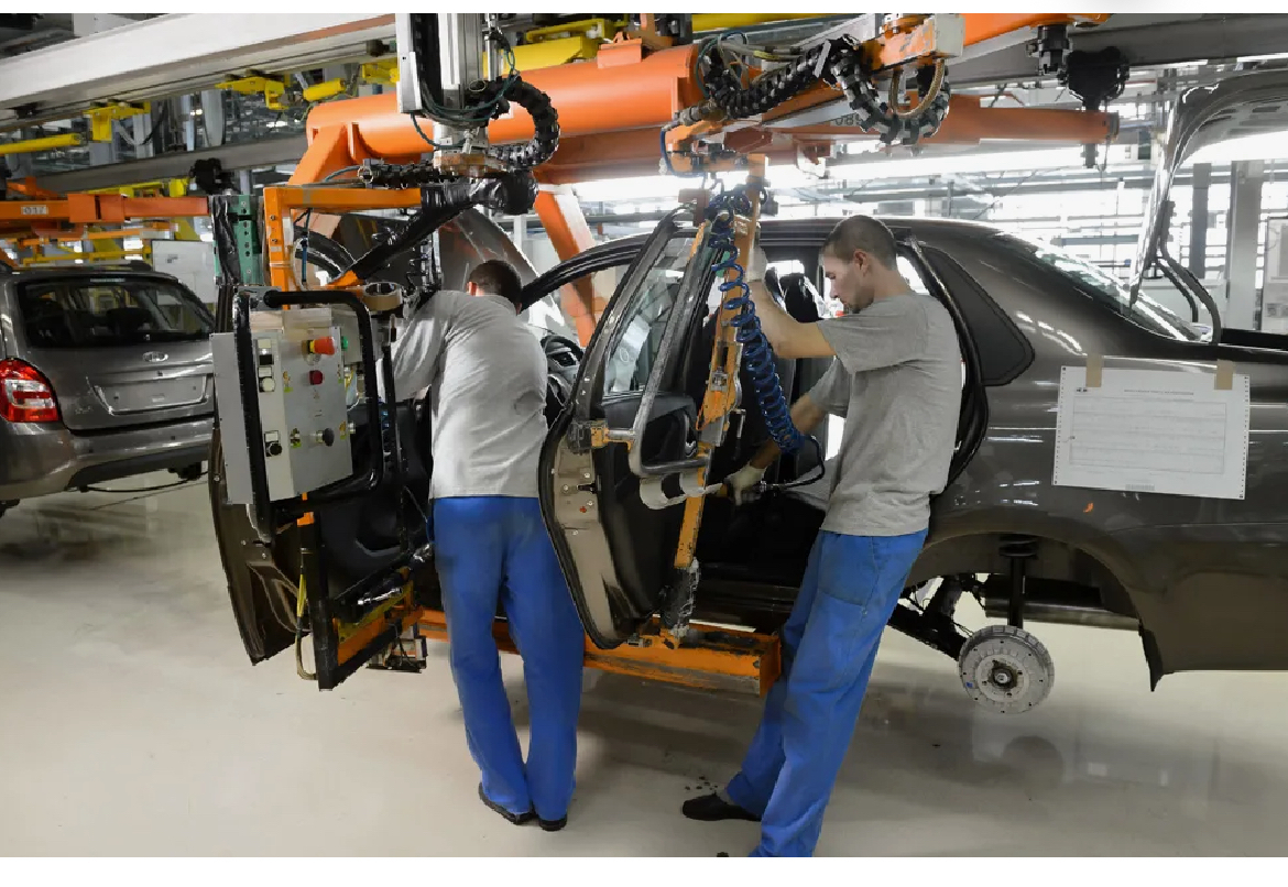 С АвтоВАЗа начали все увольняться, даже мигранты