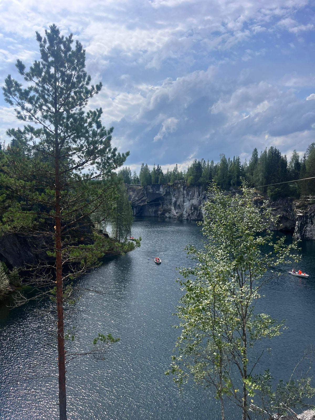 Карелия: Удивительное разнообразие природы с водопадами и озерами