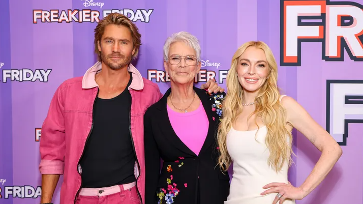 Линдси Лохан говорит, что слава вынудила ее покинуть Голливуд ...