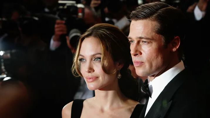 Анджелина Джоли планирует продать дом в Лос-Анджелесе и переехать за границу.