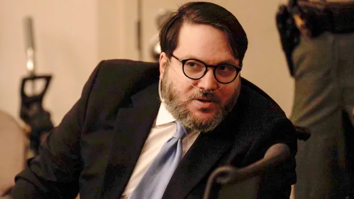 Американец обвинённый в изнасиловании сбежал за границу, инсценировав смерть.