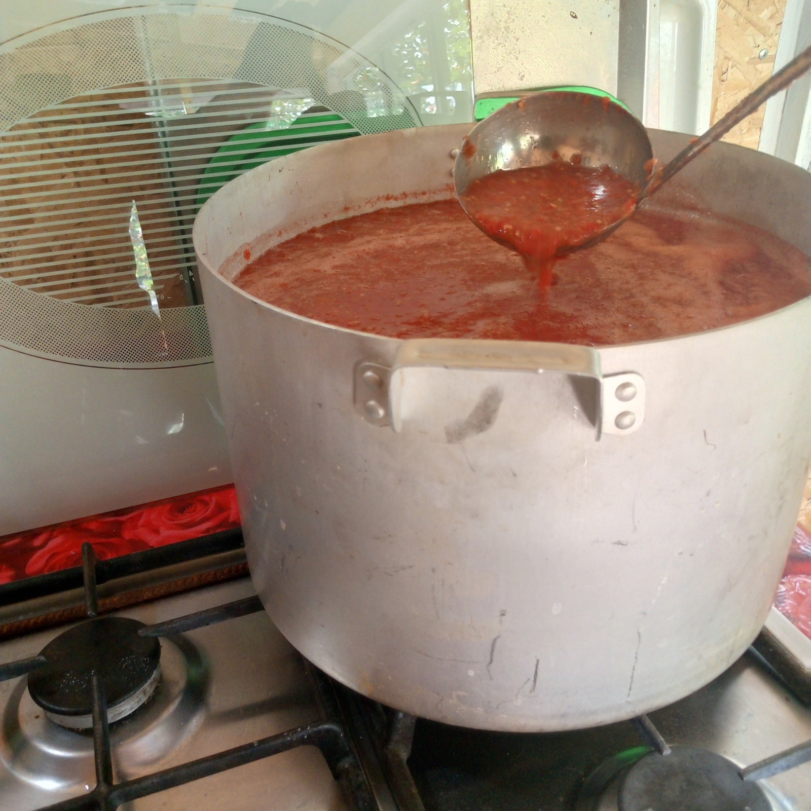 Доделываем летнюю кухню внутри.