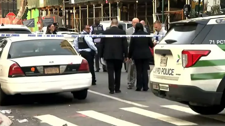 Массовая стрельба в баре Нью-Йорка унесла жизни по меньшей мере трёх человек.