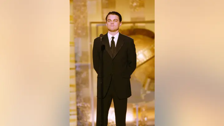 Голливудская звезда раскрывает свой «эмоциональный возраст», встречаясь с 26-летней девушкой.