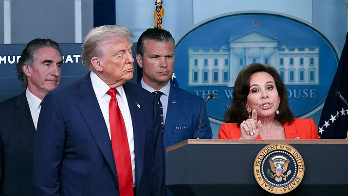 Женщине из Индианы предъявлены федеральные обвинения за угрозы в социальных сетях выпотрошить Трампа.