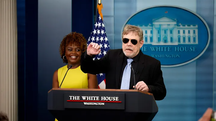 Звезда «Звездных войн» едва не сбежал из США после победы Трампа.