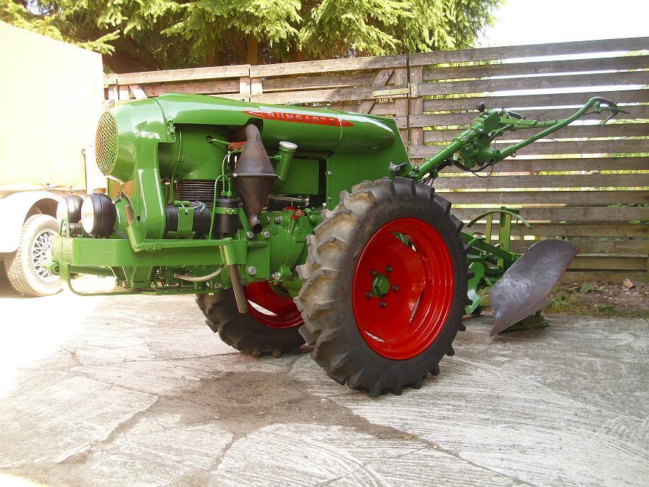 Как лучше, комфортнее и легче для здоровья человека, если обрабатывать осенью землю в огороде фрезами или же вспахать плугом мотоблока?