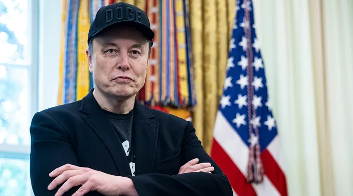 Вэнс призывает Маска оставаться «лояльным» к Республиканской партии Трампа.