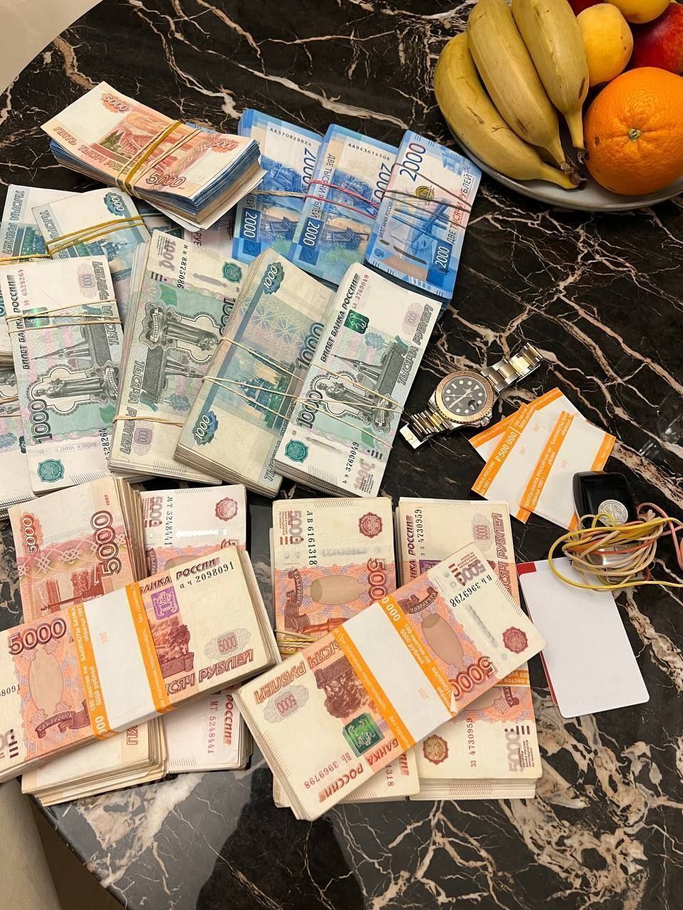 Стало известно, в чем большинство россиян хранят свои накопления