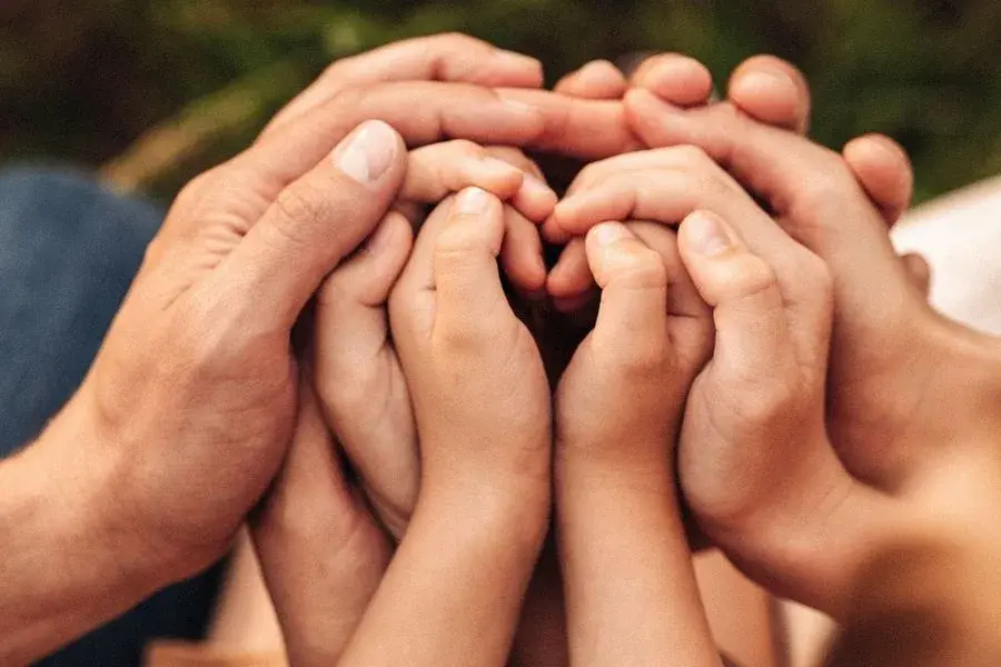 — Это ВАШ сын. Ваше сокровище. Ваш гений. Вот вы и спасайте его.