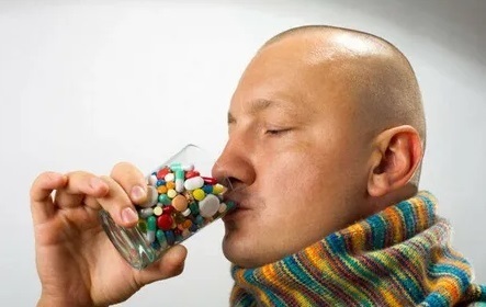 Пациент отказался от дневного стационара, а полученные таблетки употребил дома и это не нарушение