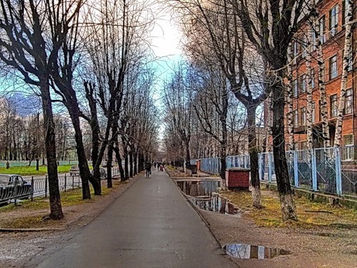 В отпуске- всё равно работающий