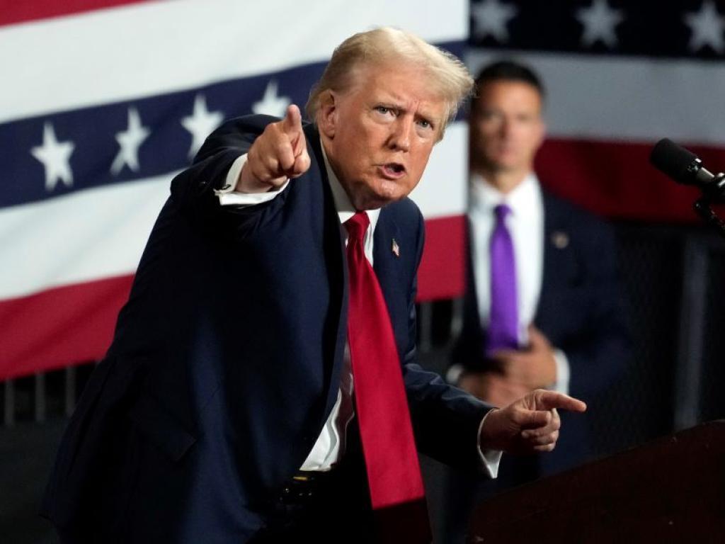 Две недели на мир»: Трамп угрожает Киеву сменой стратегии из-за затягивания переговоров.