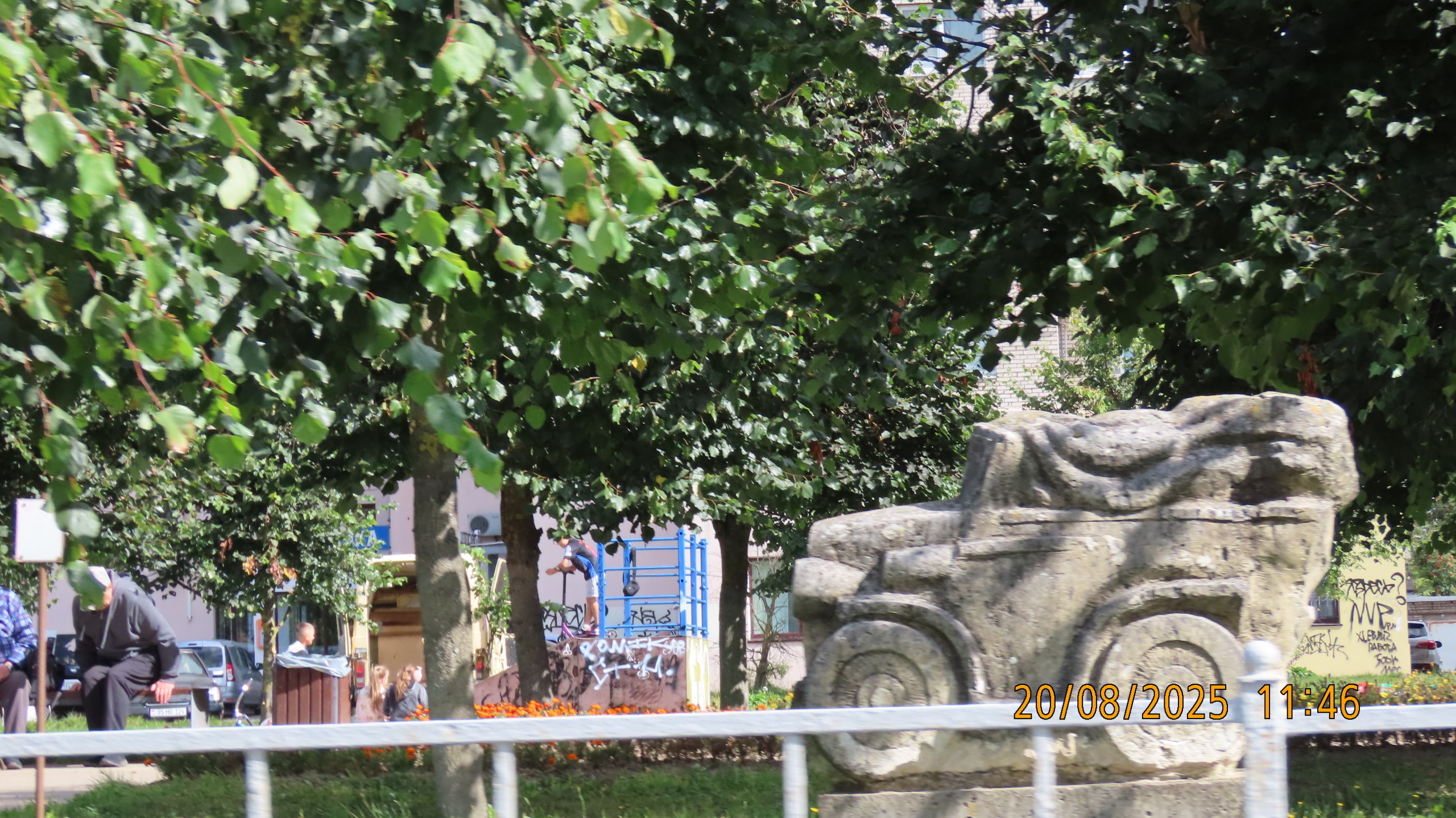 Каждый чтит своих героев.