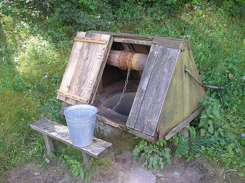 Кто несет ответственность за колодец, расположенный около магистрали? Практический вопрос юристу