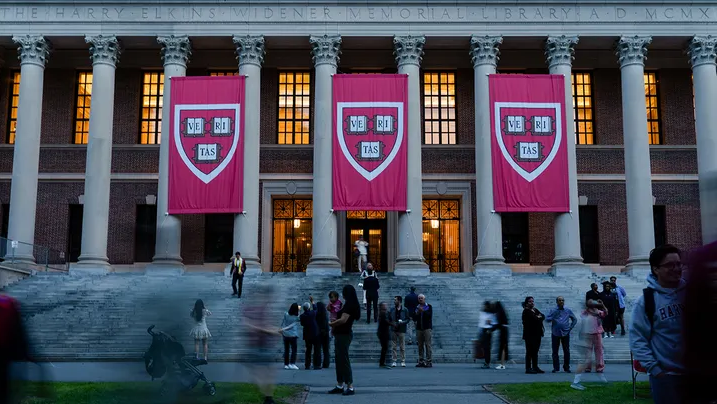 Трамп вызвал негативную реакцию консерваторов, открыв двери для 600 000 китайских студентов: «Что это за безумие?».