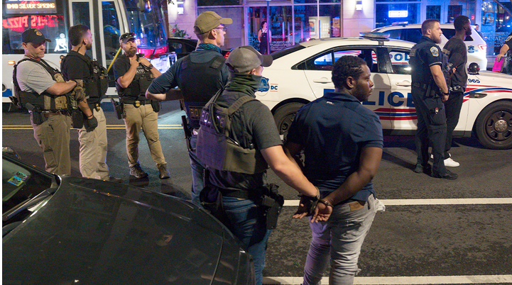 Трамп объявляет округ Колумбия «зоной, свободной от преступности».