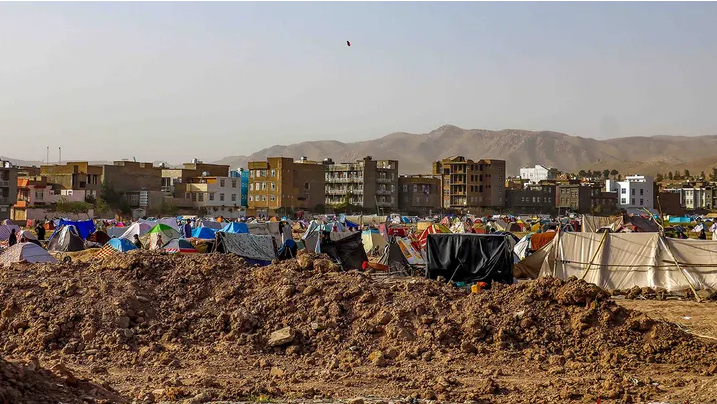 В Афганистане произошло землетрясение магнитудой 6,0 вблизи восточной границы с Пакистаном, погибли сотни людей.