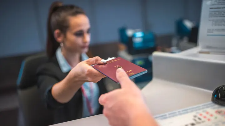 Иностранным путешественникам вскоре придется платить «визовый сбор» за посещение США в размере 250 долларов.