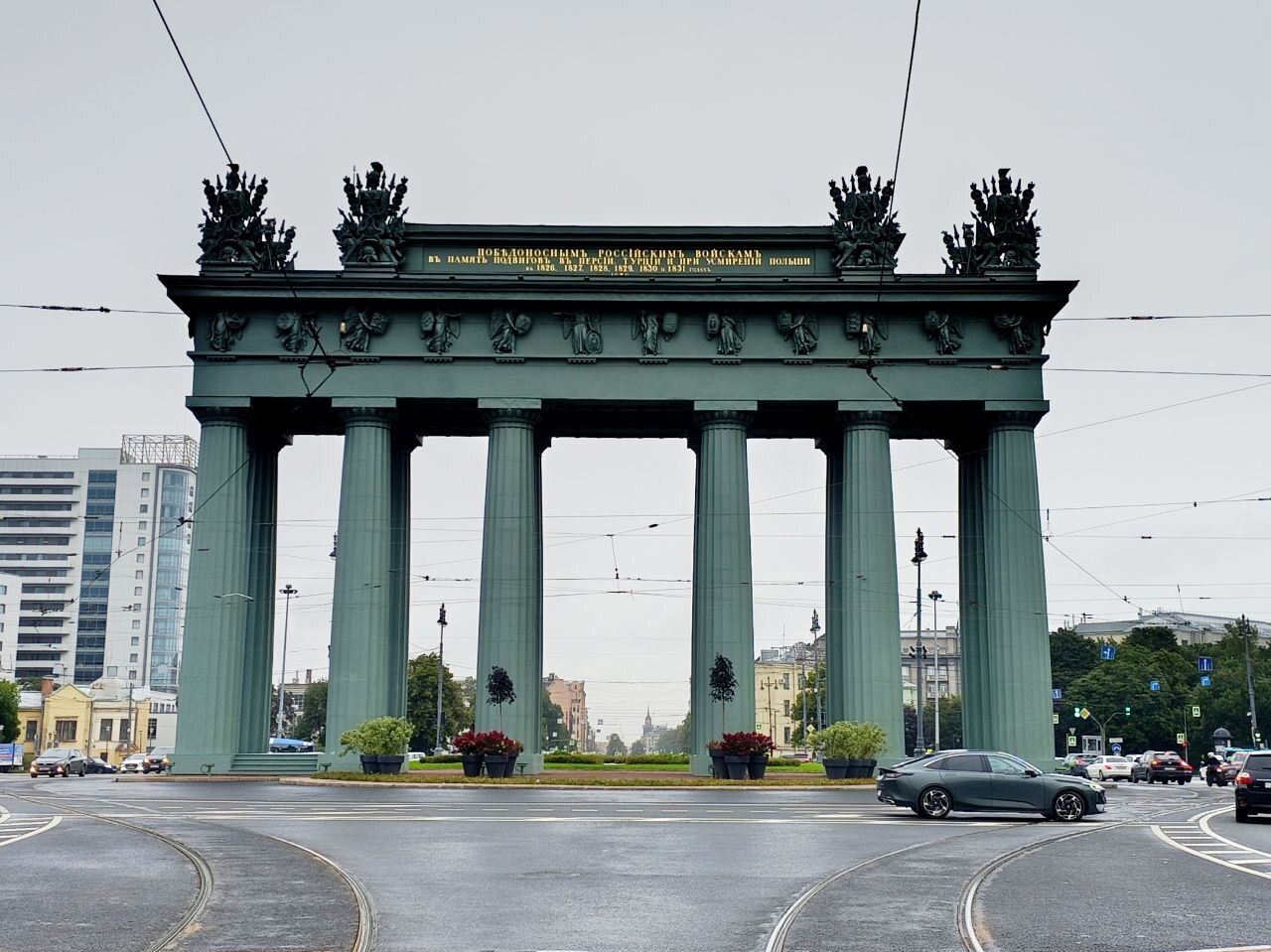 Неожиданная встреча у Московских ворот. Вы знаете, кто это?