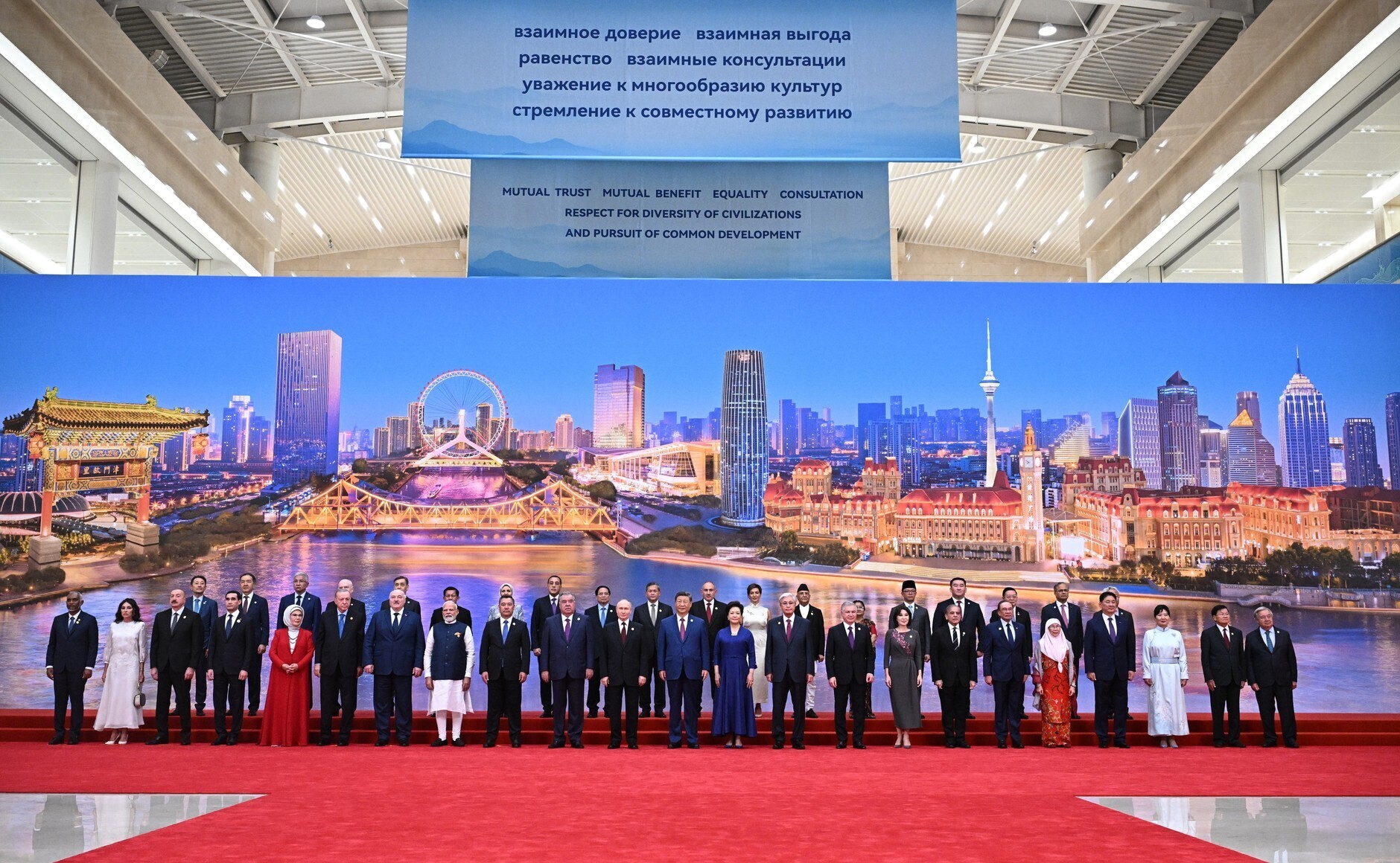 Путин назвал два главных условия мирного урегулирования украинского кризиса