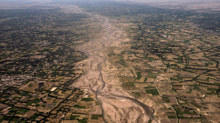 В Афганистане произошло землетрясение магнитудой 6,0 вблизи восточной границы с Пакистаном, погибли сотни людей.