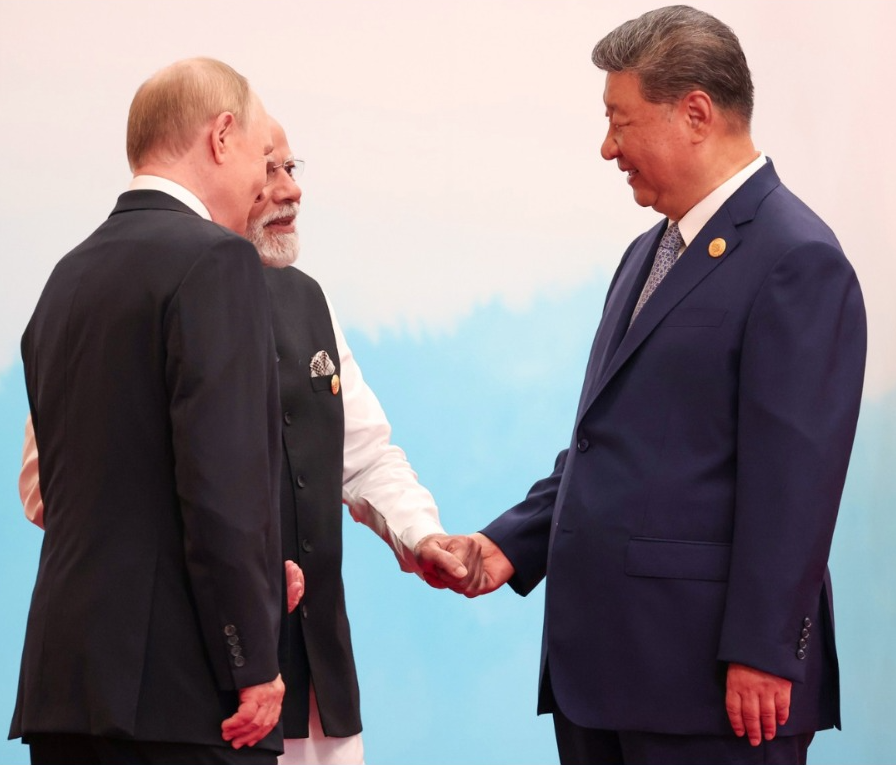 Трамп признал провал: Китай отобрал у США Россию и Индию