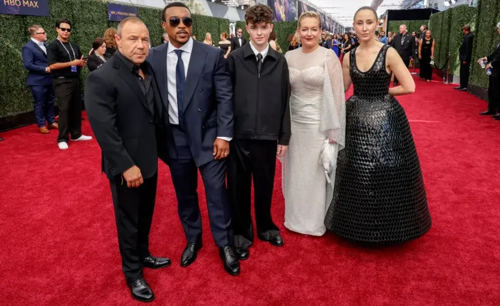 Сидни Суини и Лиза из Blackpink на красной дорожке Эмми