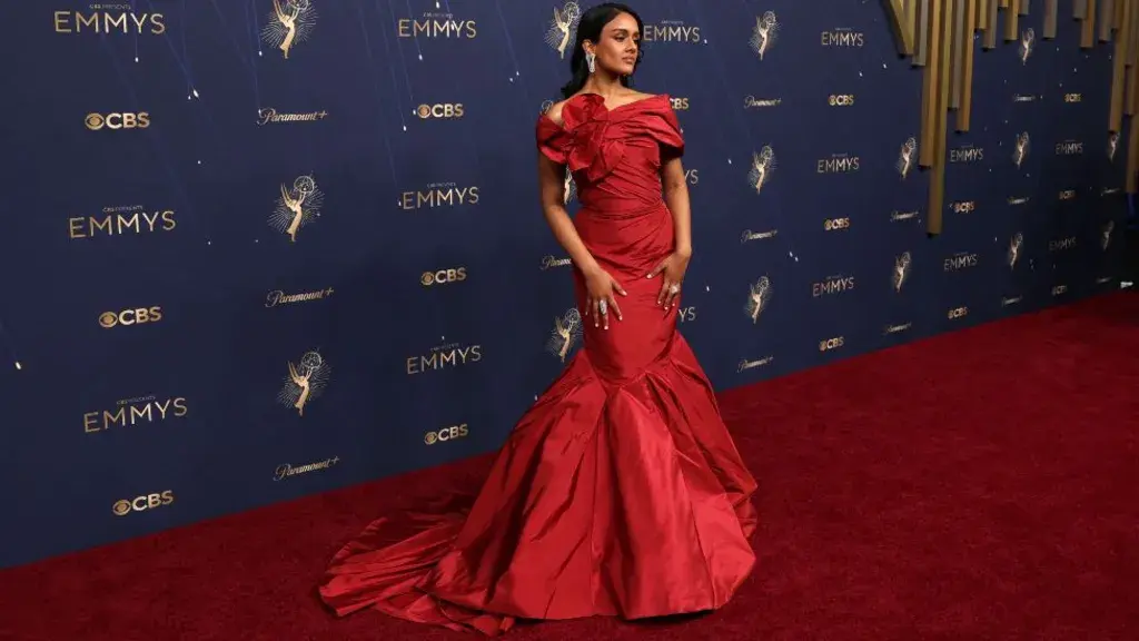 Сидни Суини и Лиза из Blackpink на красной дорожке Эмми