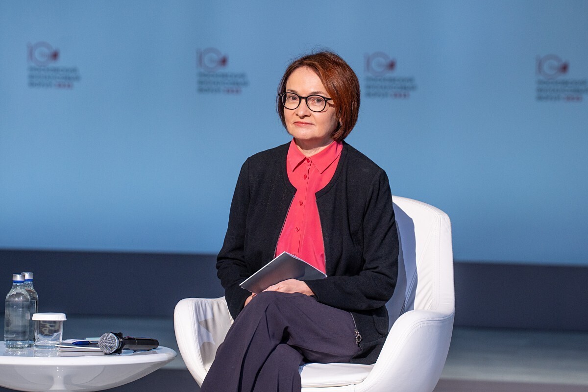 На МФФ обсудили вызовы и задачи финансовой системы.Как мастера иллюзий на МФФ учили нас жить в розовых очках