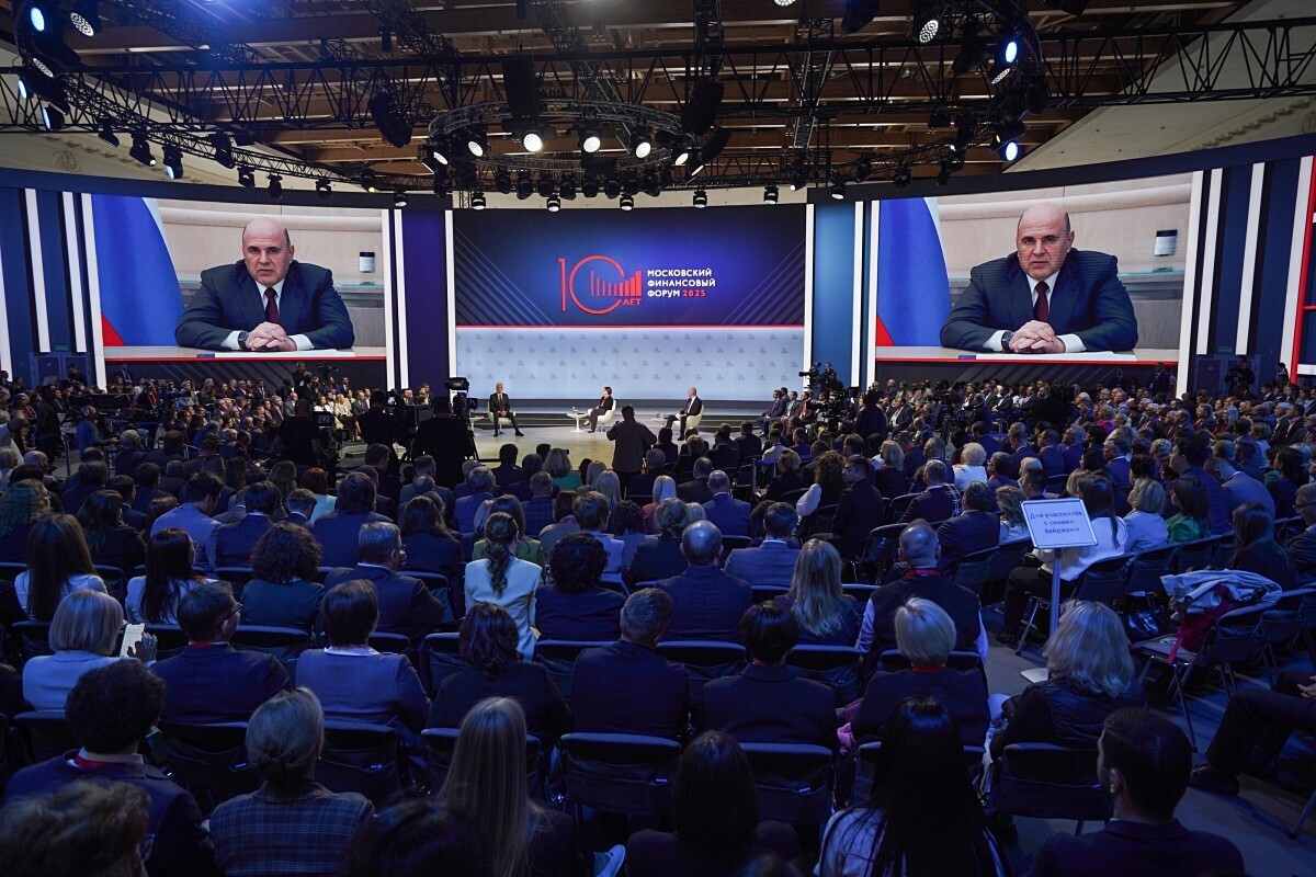 На МФФ обсудили вызовы и задачи финансовой системы.Как мастера иллюзий на МФФ учили нас жить в розовых очках