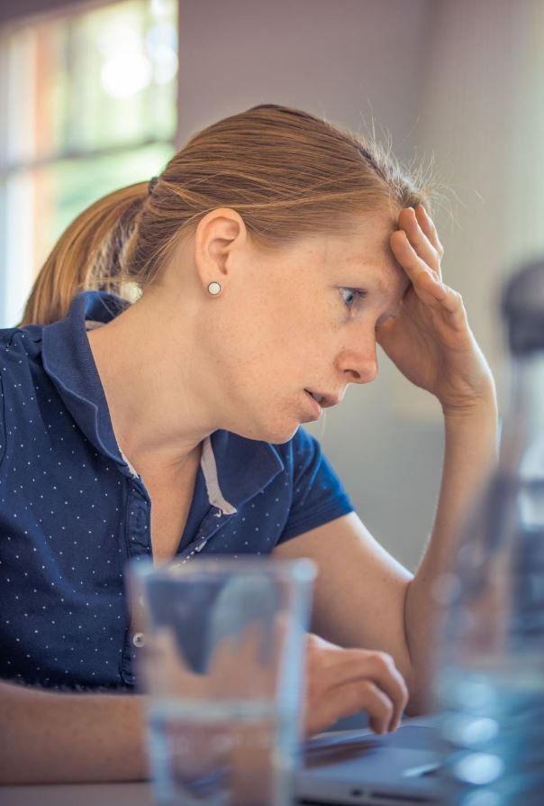 Почему нас раздражают чужие советы: психология фрустрации